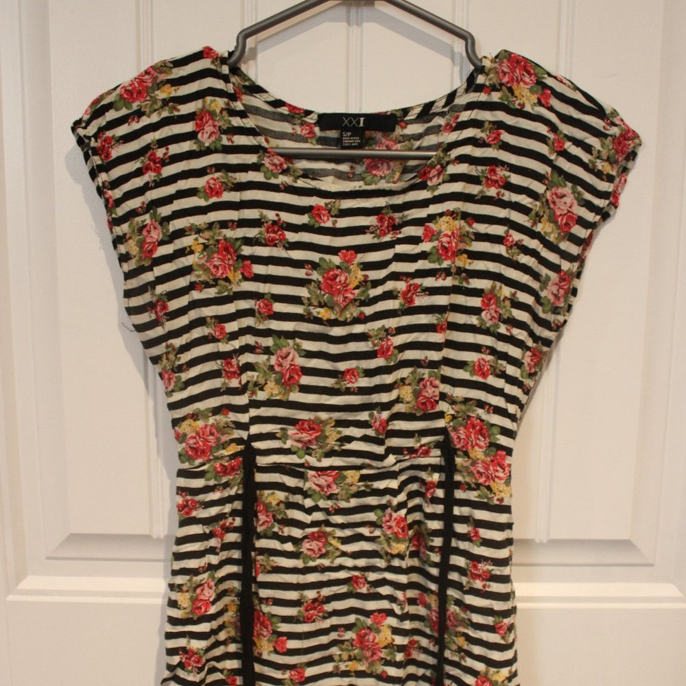 Forever 21 Striped Top Size S